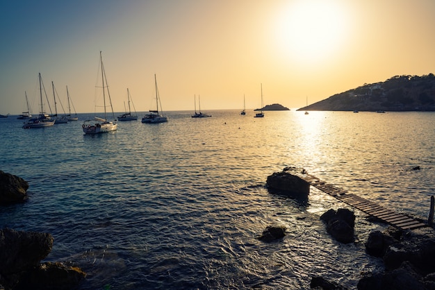 Ibiza cala d Hort con Es Vedra Islet Atardecer