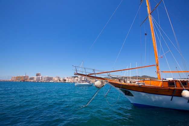 Ibiza san antonio abad veleiros em sant antoni de portmany