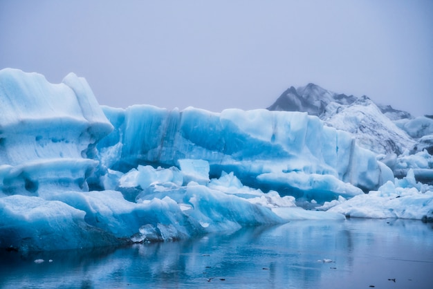 Foto iceberg na lagoa glacial de jokulsarlon na islândia.