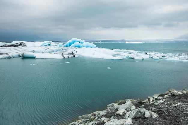 Icebergs en la laguna glaciar Jokulsarlon. Glaciar Vatnajokull, sur de Islandia