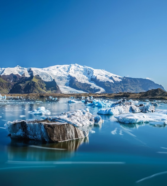 Icebergs na lagoa glaciar Jokulsarlon Islândia