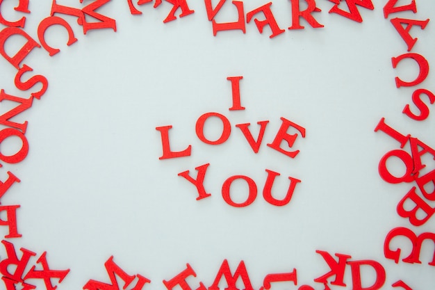 Ich liebe dich, Briefe für Valentinstaggrußkarte, flachgelegt