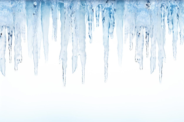 Icicles-Rand auf weißem Hintergrund mit leerem Kopierraum
