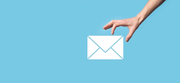 Ícone de e-mail e usuário, sinal, símbolo de marketing ou conceito de boletim informativo, diagrama. Esquema de vendas diretas no negócio. Lista de clientes para mailing.
