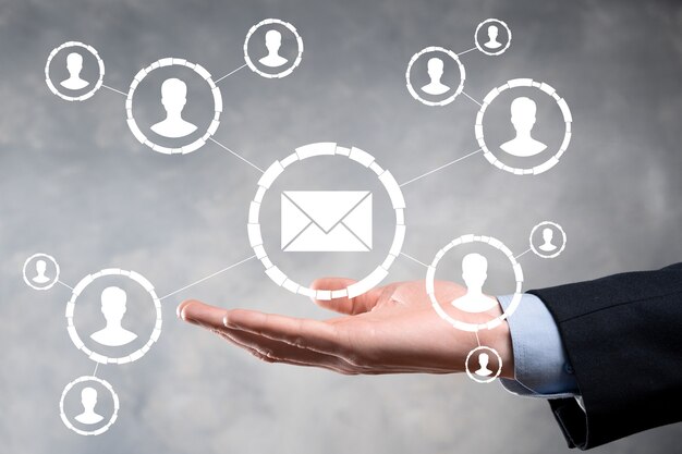 Ícone de e-mail e usuário, sinal, símbolo de marketing ou conceito de boletim informativo, diagrama. Esquema de vendas diretas no negócio. Lista de clientes para mailing.