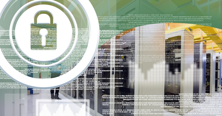 Foto icono de candado de seguridad y procesamiento de datos a través de la sala de servidores contra el fondo de tecnología verde