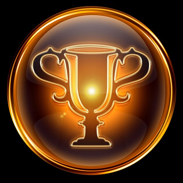 El icono de la copa dorado aislado en negro