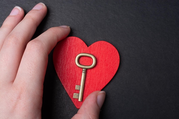Icono de corazón o amor con una llave retro como concepto de amor y romance