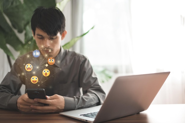 Icono de emoción Redes sociales y concepto digital en línea