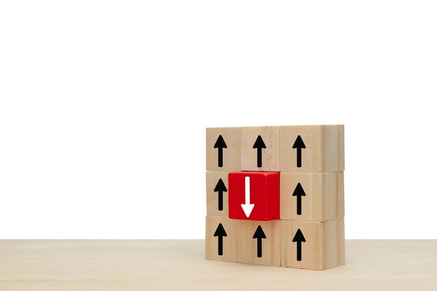 Foto icono de negocio arriba y abajo símbolo arriba y abajo inversión o crecimiento en cubo de madera