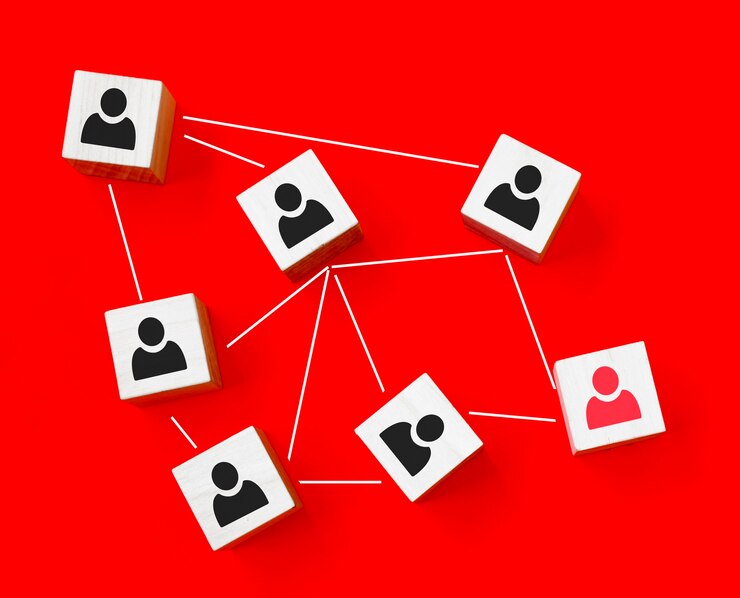 Icono de persona de pantalla de impresión de bloque de cubo de madera que enlaza la red de conexión para la estructura de la organización, la red social y el concepto de trabajo en equipo.