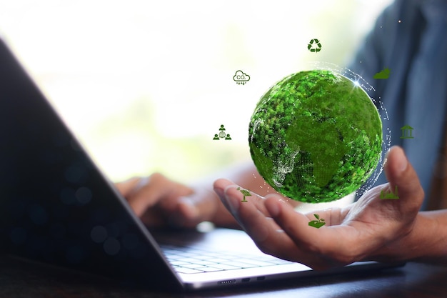 Icono de la Tierra con la mano Día de la Tierra concepto Salvar el mundo concepto 2050 año Cero neto y carbono