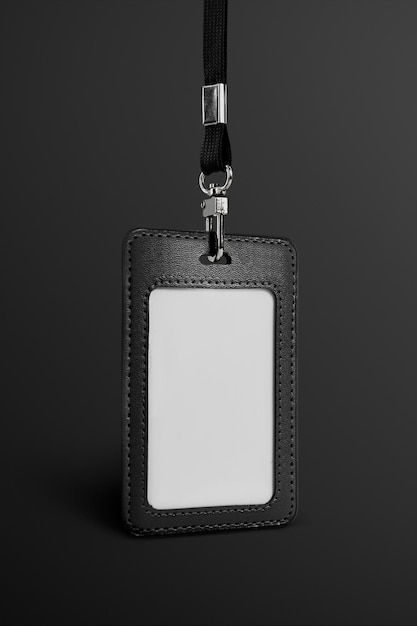 ID-Karten-PNG-Mockup mit schwarzem Lederband