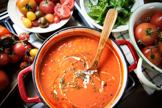 Idea de receta de fotografía de comida de salsa de tomate cremosa