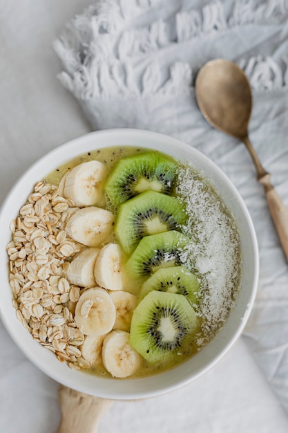 Idea de receta de tazón de desayuno de avena saludable flatlay