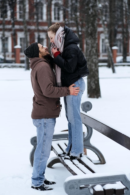 Ideas de citas para el día de san valentín al aire libre para parejas historia de amor de invierno temporada de frío citas para parejas