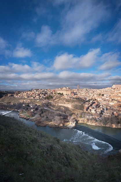 Ideia cênico da skyline medieval da cidade de toledo, espanha.