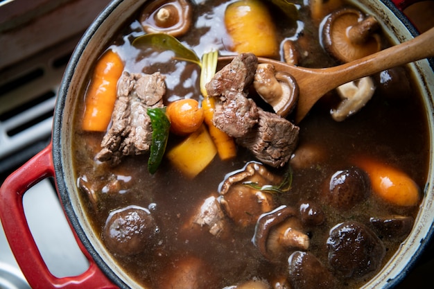 Ideia de receita fotográfica de guisado de carne caseiro