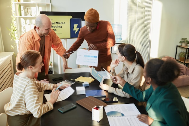 Ideias de brainstorming da equipe de negócios