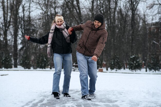 Idéias para encontros de inverno para aconchegar ideias baratas de primeiro encontro para encontros amorosos de inverno ao ar livre na estação fria