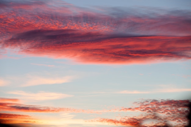 Idílico céu vermelho