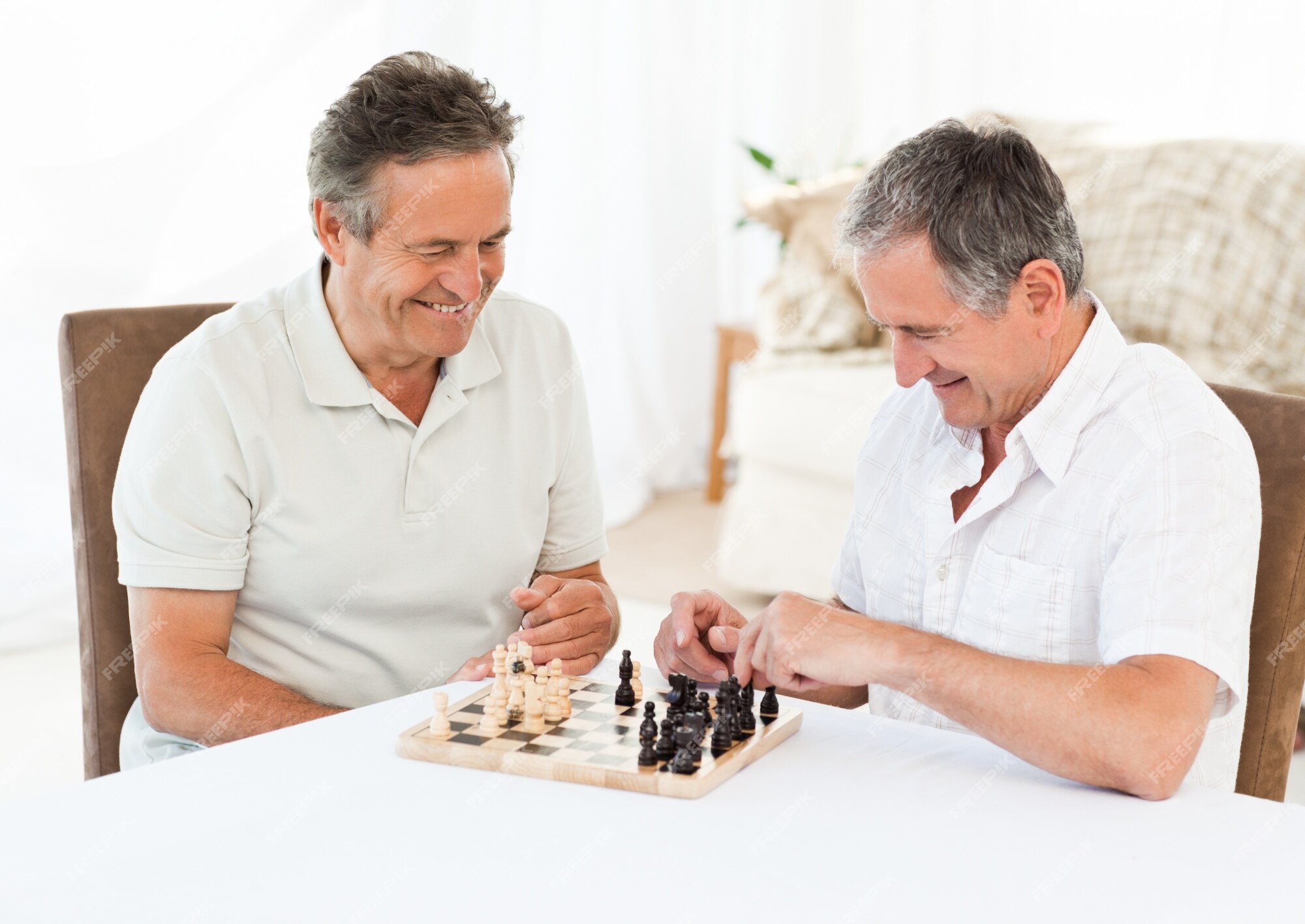 Pessoas Jogando Xadrez Em Casa De Aposentadoria Imagem de Stock - Imagem de  jogo, xadrez: 231334643