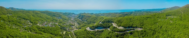 Foto idyllischer panoramablick auf die natur der kaukasusberge und des schwarzen meeres