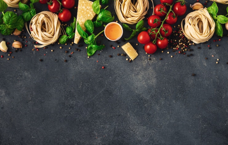 Foto iettuccine mit zutaten zum kochen italienischer pasta im dunkeln
