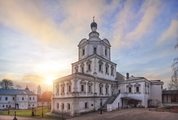 Iglesia del Arcángel en el monasterio de Andronikov en Moscú