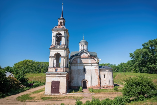 Foto iglesia de la ascensión en las murallas de rostov