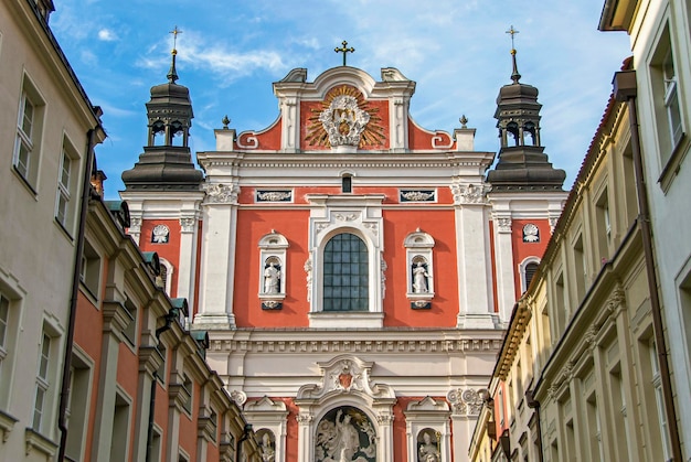 Iglesia barroca histórica de la basílica menor en Poznan