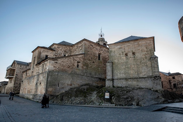 Iglesia y casas de Puebla de Sanabria España