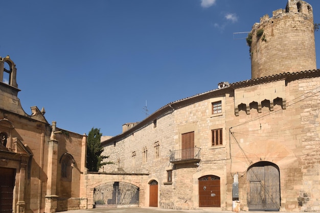 La iglesia y el castillo de Santa María, Verdú, Urgell, provincia de LLeida, Cataluña, España