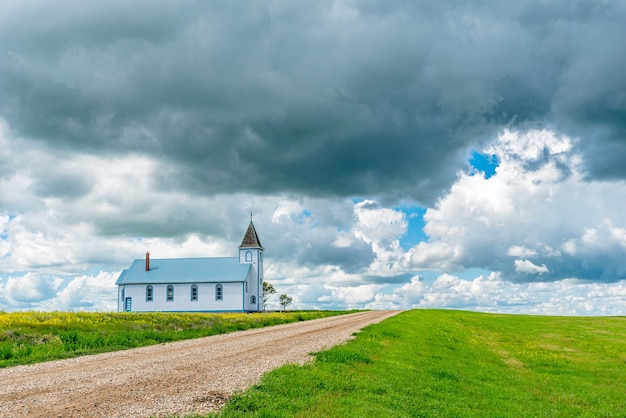 Iglesia Católica Romana de Santa Cunegunda en la ciudad fantasma de Horizon, SK, Canadá