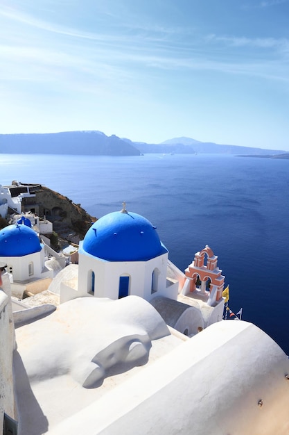 Iglesia clásica de la isla de Santorini en Grecia