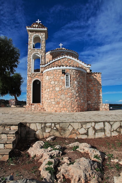 La iglesia en la colina en Protaras Chipre