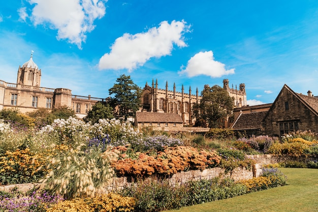 Iglesia de Cristo con War Memorial Garden en Oxford, Reino Unido