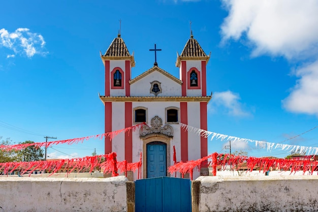 Iglesia de estilo colonial en la pequeña ciudad de Lavras Novas Ouro Preto distrito en Minas Gerais