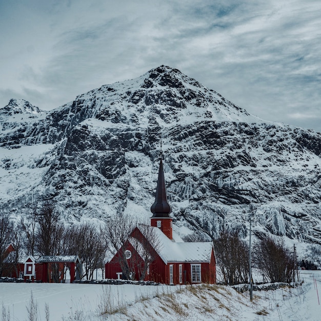 Iglesia Flakstad en las islas Lofoten, Noruega