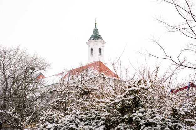 Iglesia franciscana de invierno en Vac