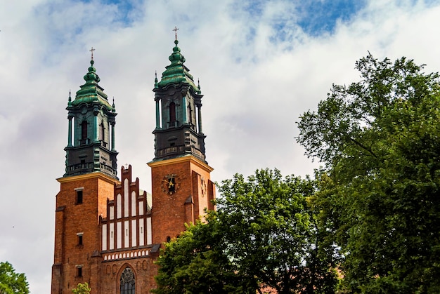 Iglesia histórica de Peter y de Paul de la basílica en Poznan