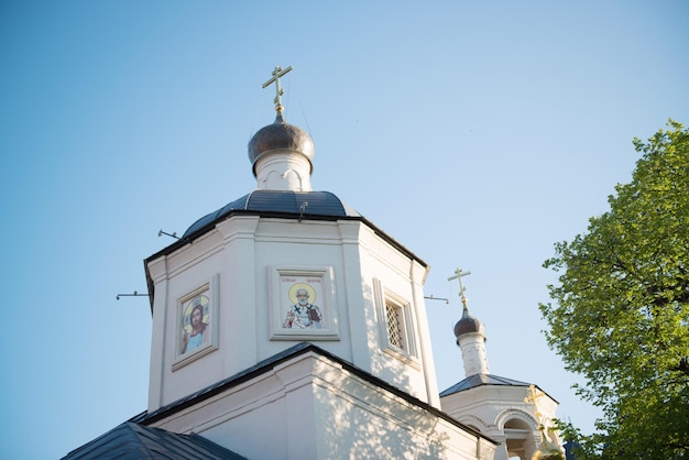 Una iglesia con iconos en la ciudad de Kazan