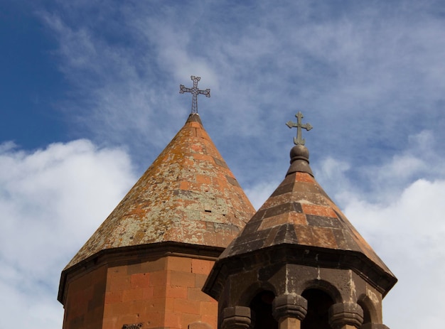 Iglesia de Khor Virap bajo el cielo