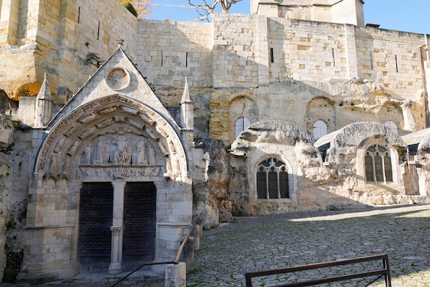 Iglesia monolítica de la ciudad de Saint-Emilion en Gironde Burdeos Francia