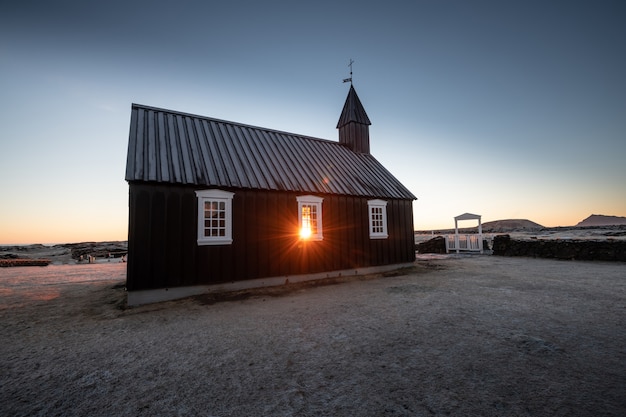 La iglesia negra de Budir en Islandia