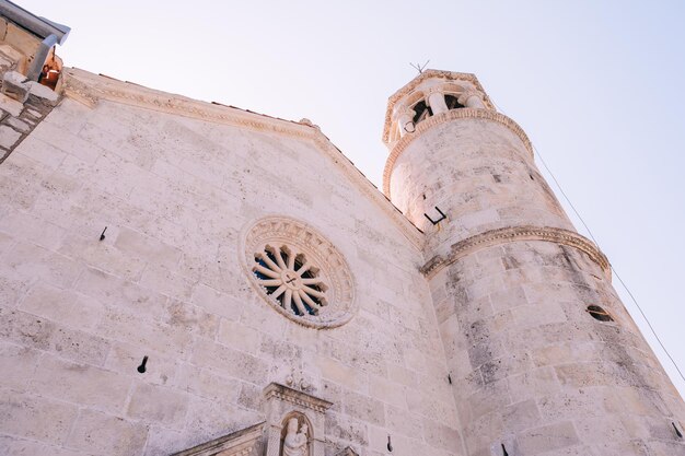 Iglesia de Nuestra Señora de las Rocas cerca de Perast Bahía de Kotor Montenegro