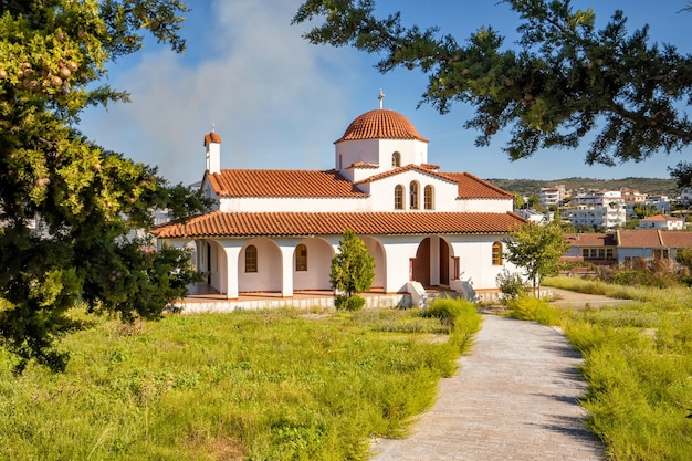 Iglesia ortodoxa griega en la ciudad albanesa de Ksamil