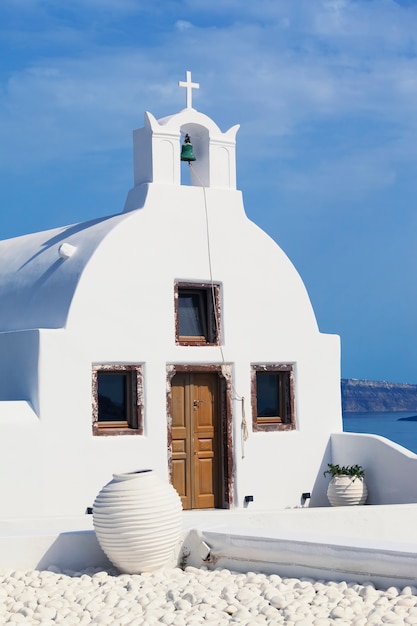 Iglesia ortodoxa griega tradicional en Oia, Santorini