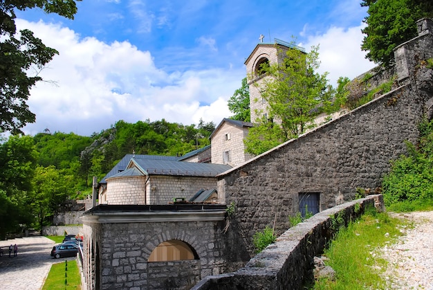 Iglesia pintoresca en Montenegro