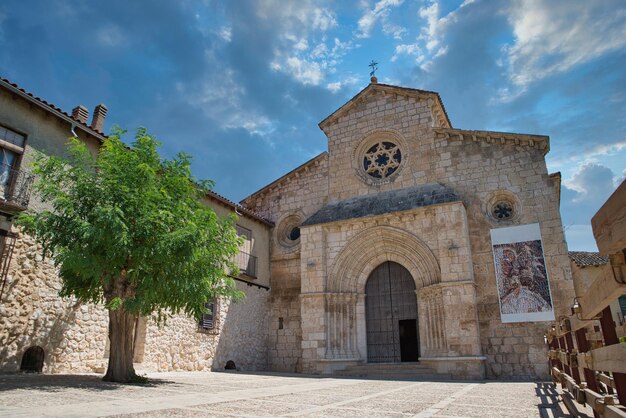Iglesia en el Pueblo, turismo español, monumentos antiguos
